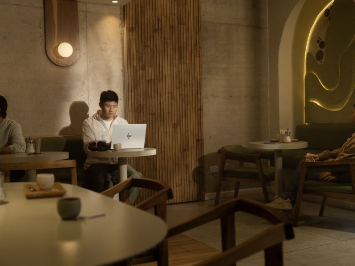 Ноутбук HP OmniBook 7 14-fs0001ua 14" WUXGA IPS AG, Intel 5-220H, 24GB, F1TB, UMA, Win11, сріблястий