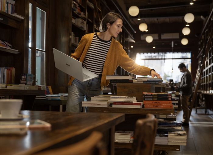 Ноутбук HP OmniBook 7 14-fs0001ua 14" WUXGA IPS AG, Intel 5-220H, 24GB, F1TB, UMA, Win11, сріблястий