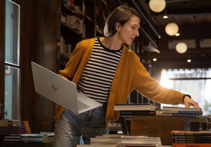 Ноутбук HP OmniBook 7 14-fr0001ua 14" WUXGA IPS, Intel U7-255H, 32GB, F1TB, UMA, Win11P, сріблястий